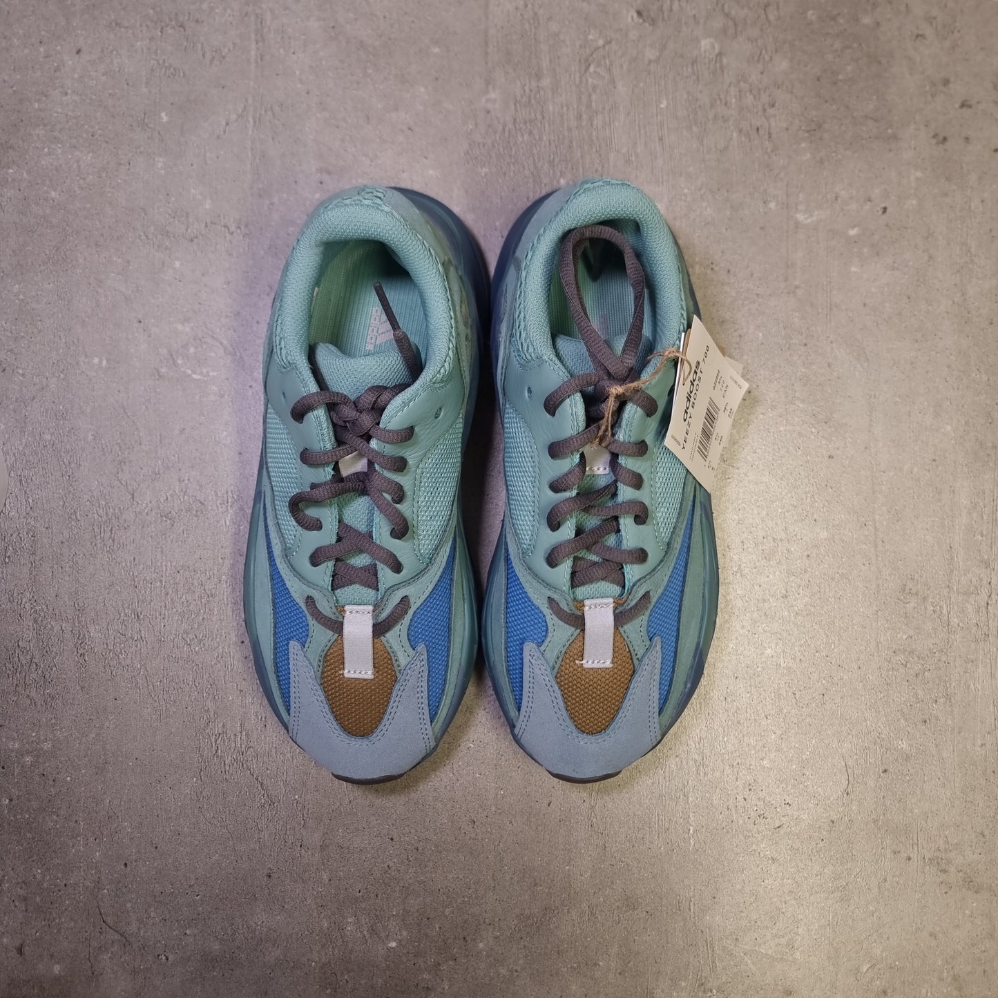 Yeezy 700v2 Fadeazure (38.5EU)