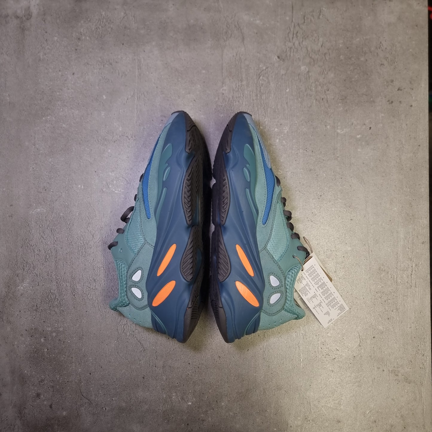 Yeezy 700v2 Fadeazure (38.5EU)