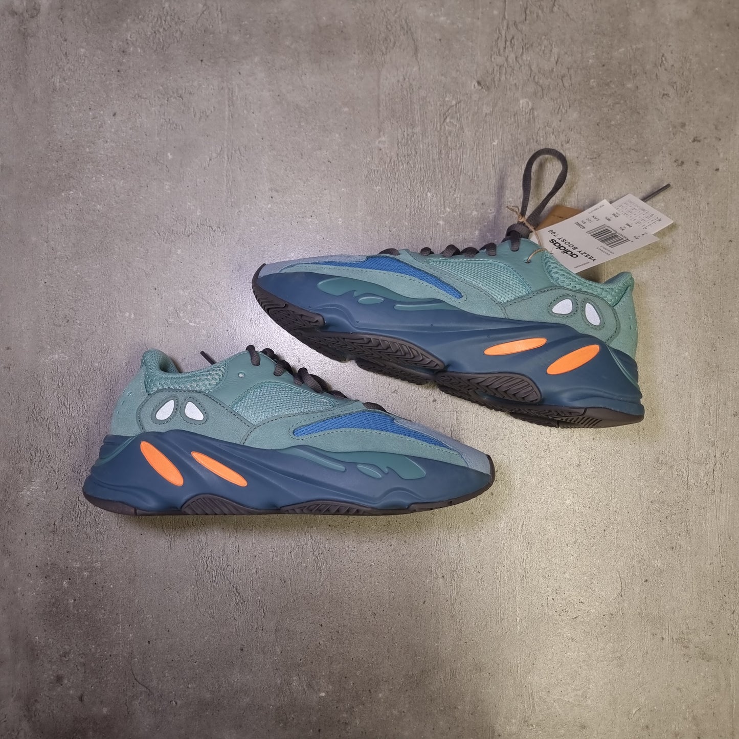 Yeezy 700v2 Fadeazure (38.5EU)