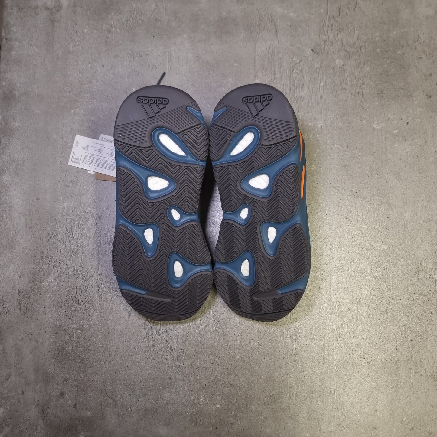 Yeezy 700v2 Fadeazure (38.5EU)