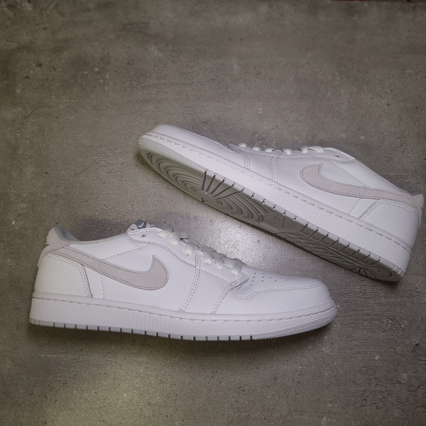 Jordan 1 Low Particule White (44EU)