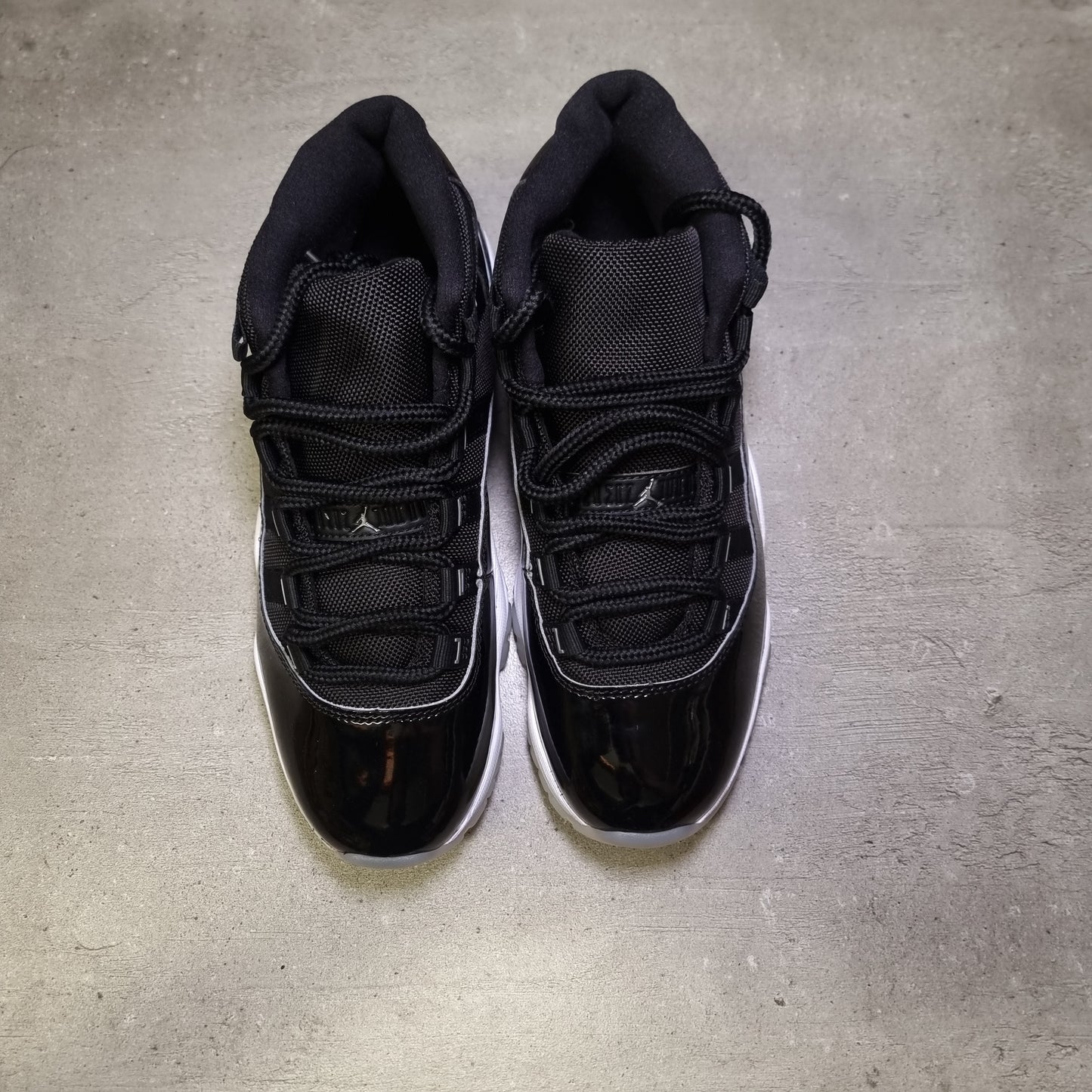 Jordan 11 Gratitude (40.5EU)