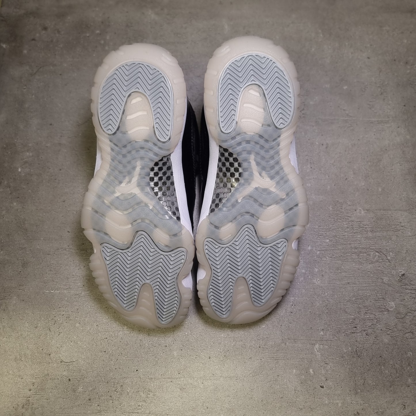 Jordan 11 Gratitude (40.5EU)