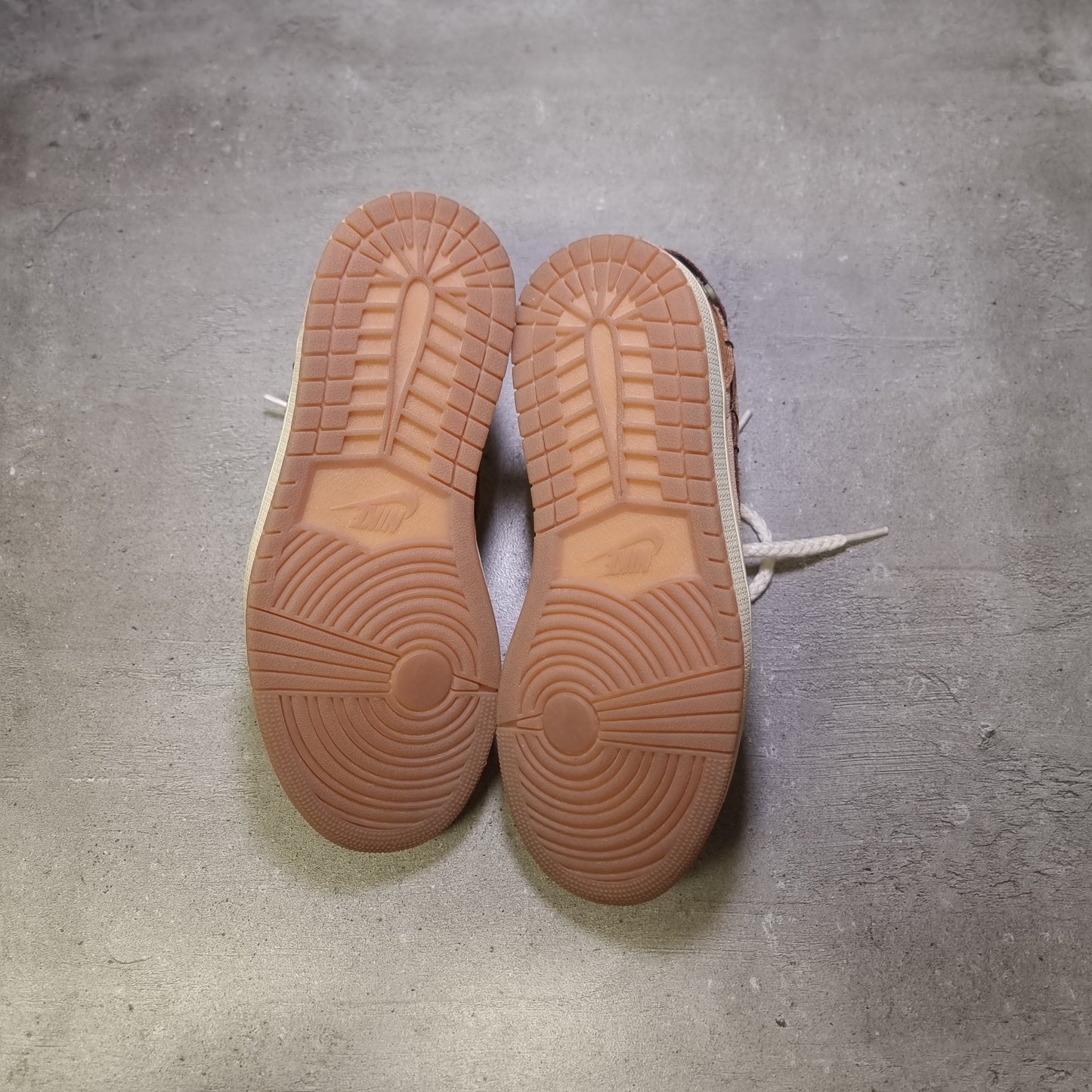 Jordan 1 Low Voodoo Zion Williamson (38EU)