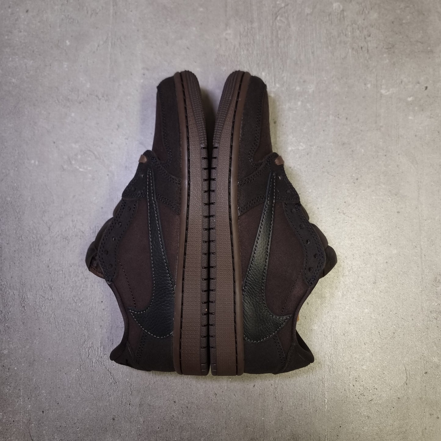 Jordan 1 Low Travis Scott Velvet Brown (38EU)