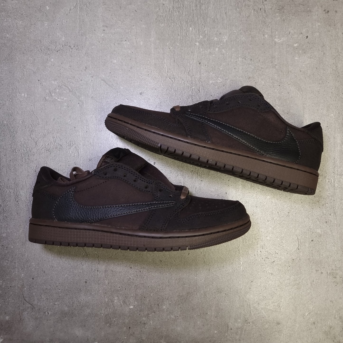 Jordan 1 Low Travis Scott Velvet Brown (38EU)