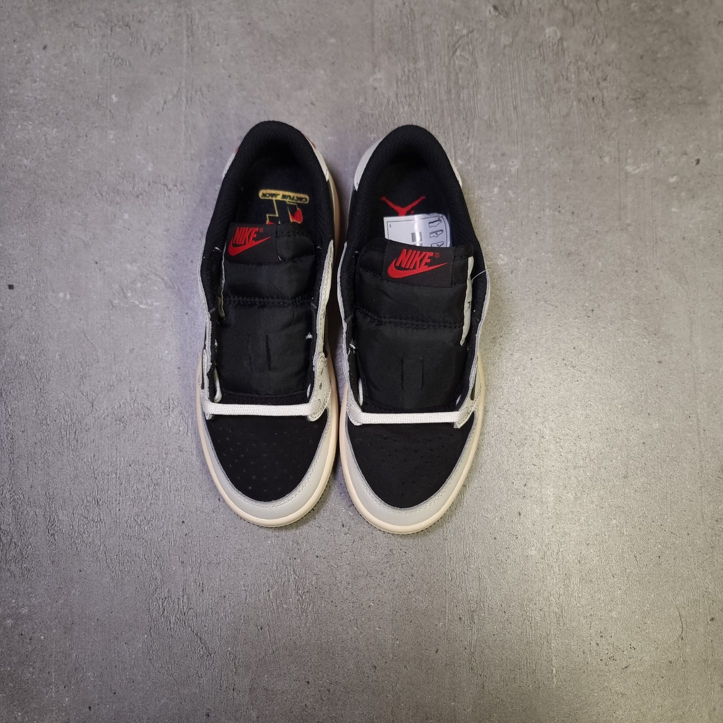 Jordan 1 Low x Travis Scott Olive 1.0 (31EU)