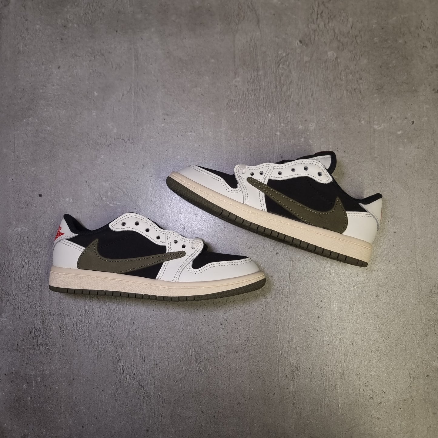 Jordan 1 Low x Travis Scott Olive 1.0 (31EU)
