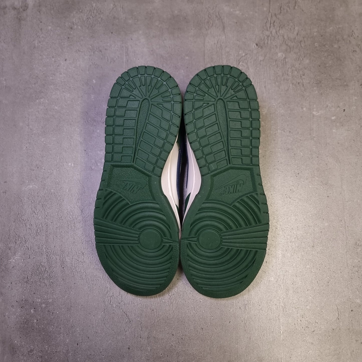 Dunk Low George green (41EU)