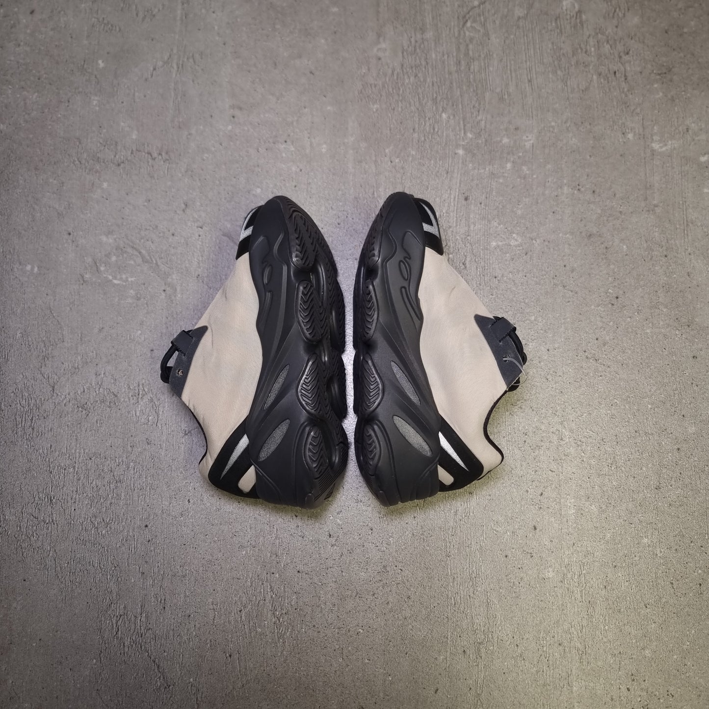 Yeezy 700 MNVN Bone (20EU)