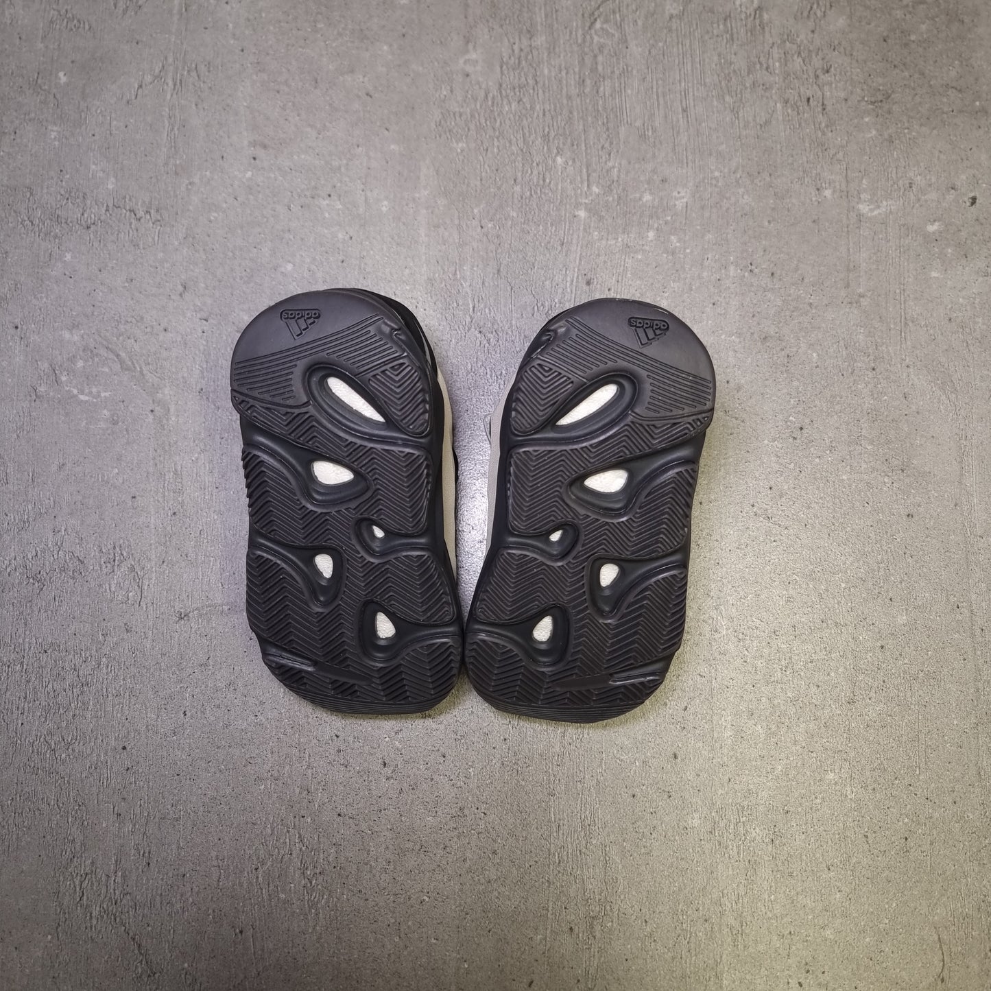 Yeezy 700 MNVN Bone (20EU)