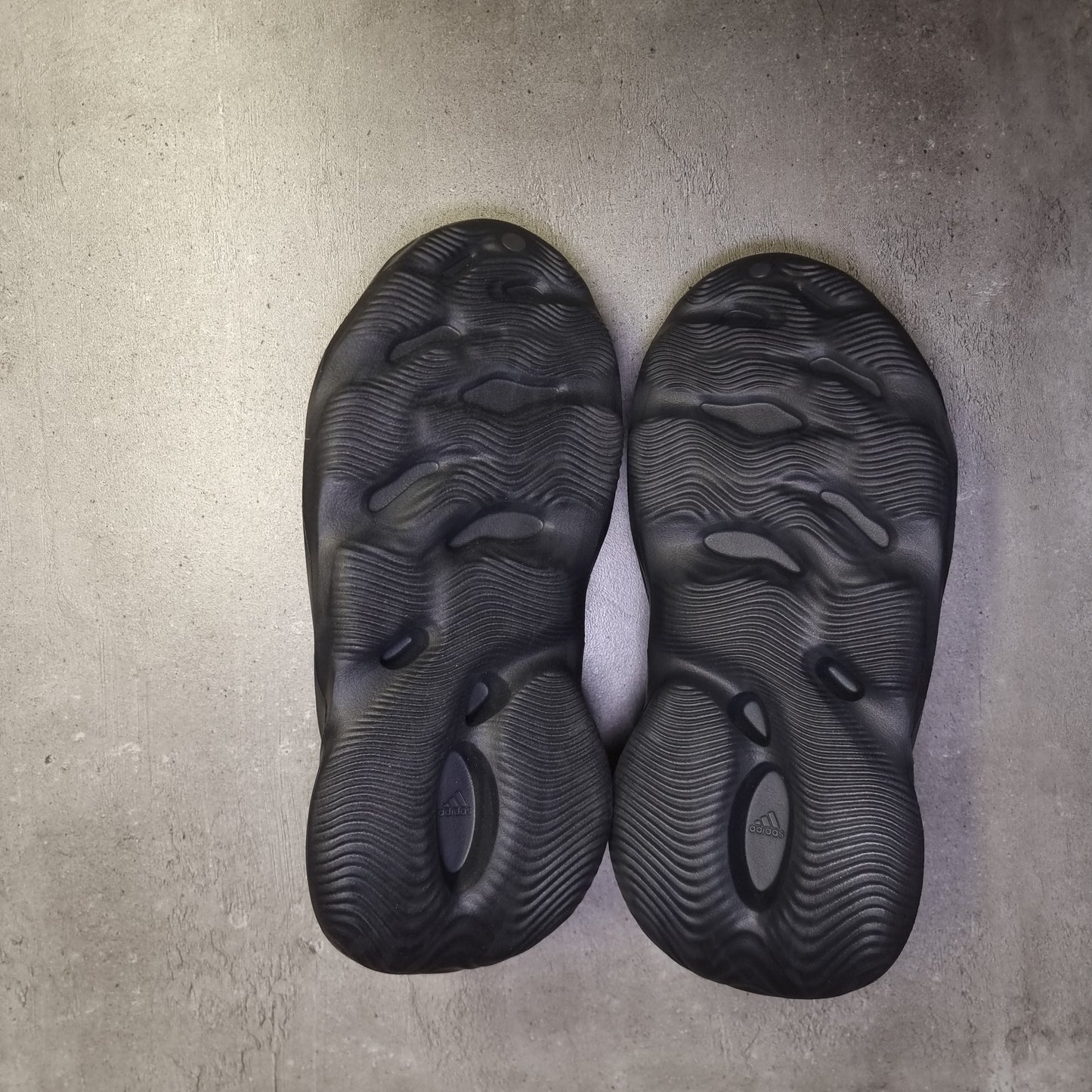 Yeezy Foam Onyx (43EU)