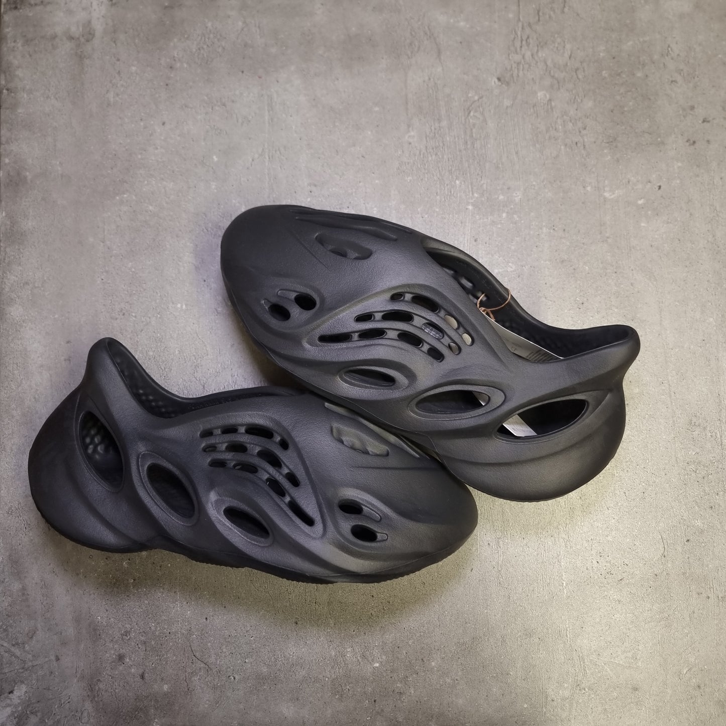 Yeezy Foam Onyx (43EU)