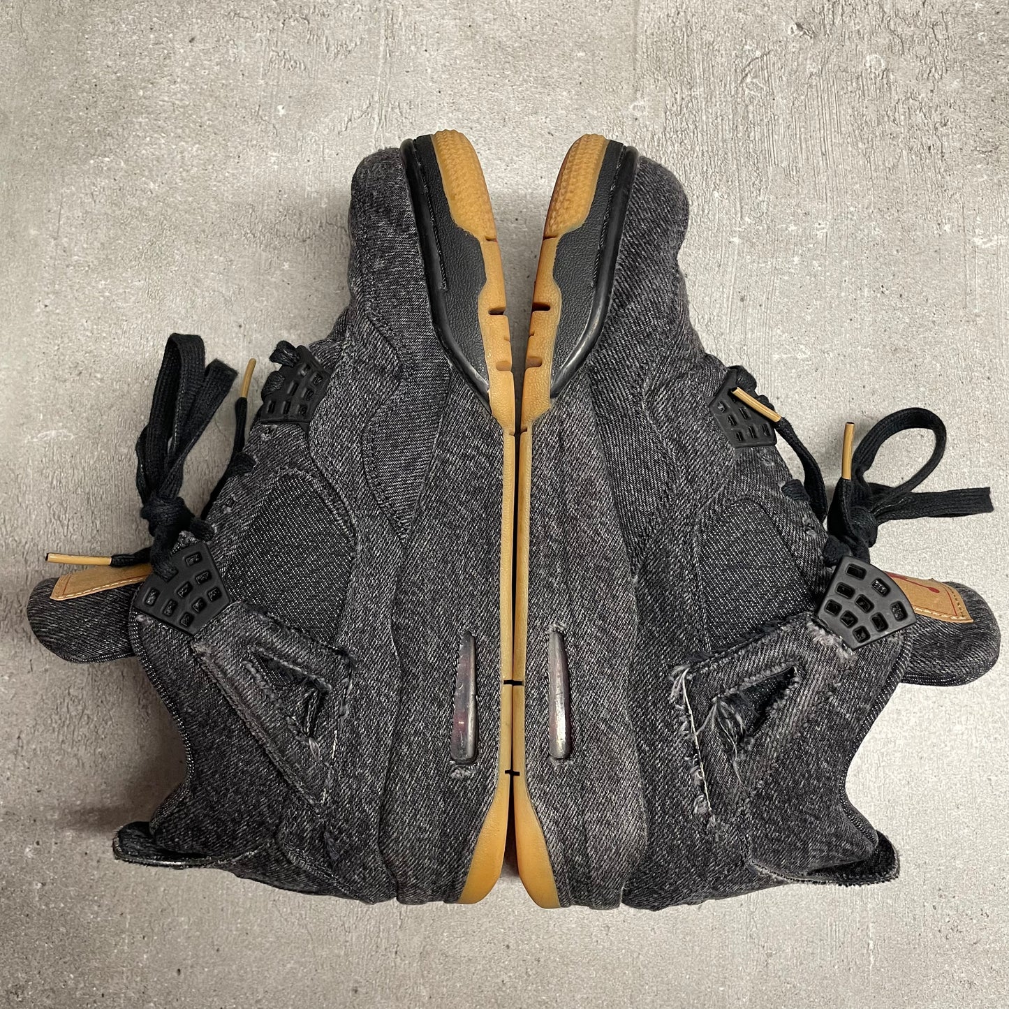 Jordan 4 Levis Black (40EU)