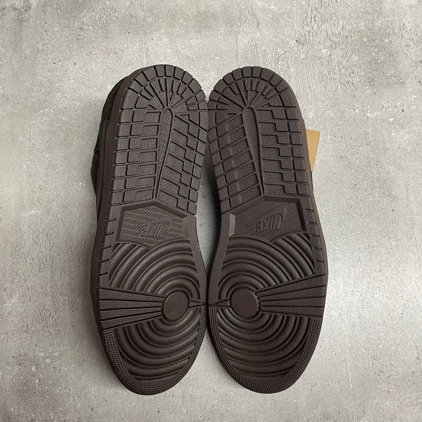 Jordan 1 Low Travis Scott Velvet Brown (45.5EU)