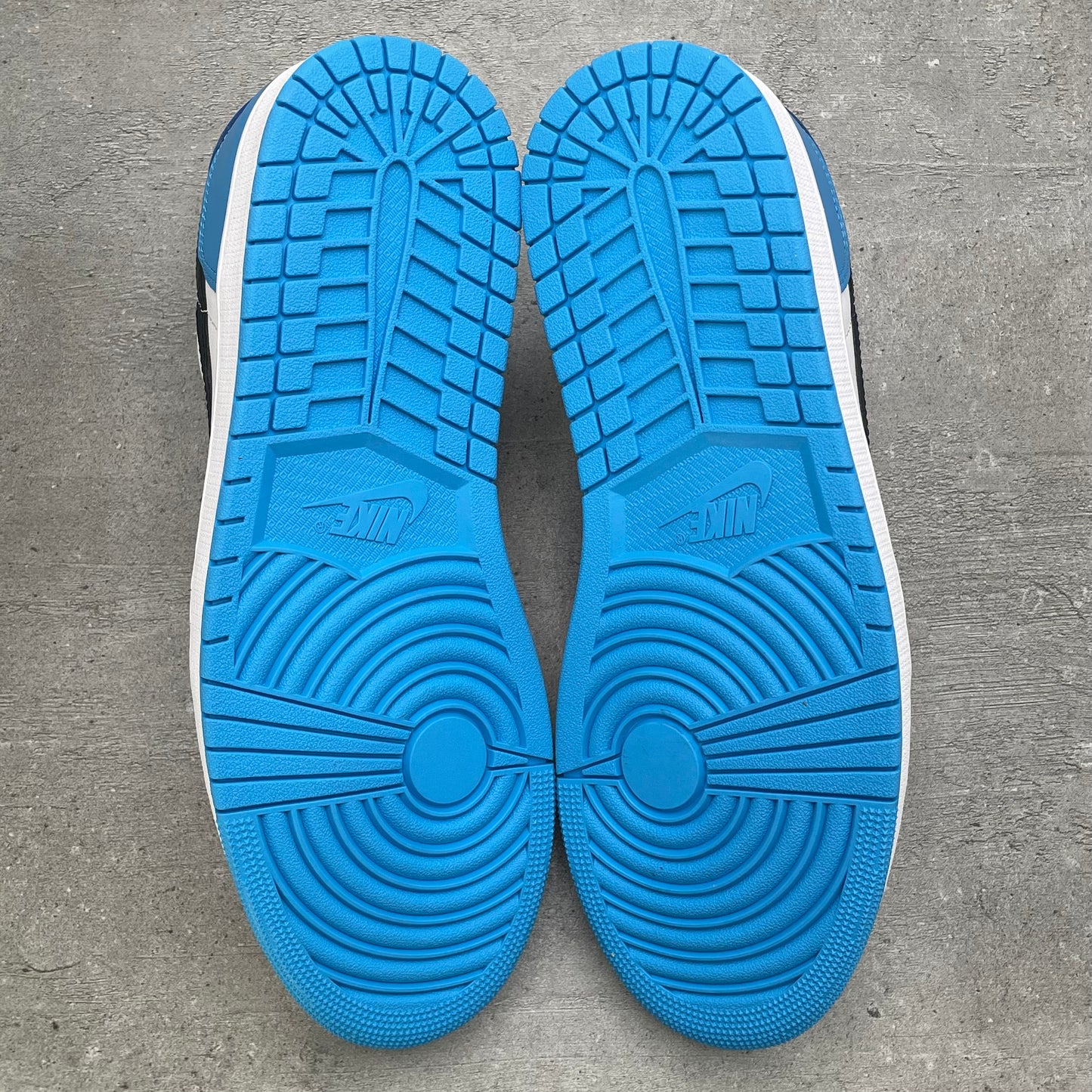 Jordan 1 Low University Blue (45EU)