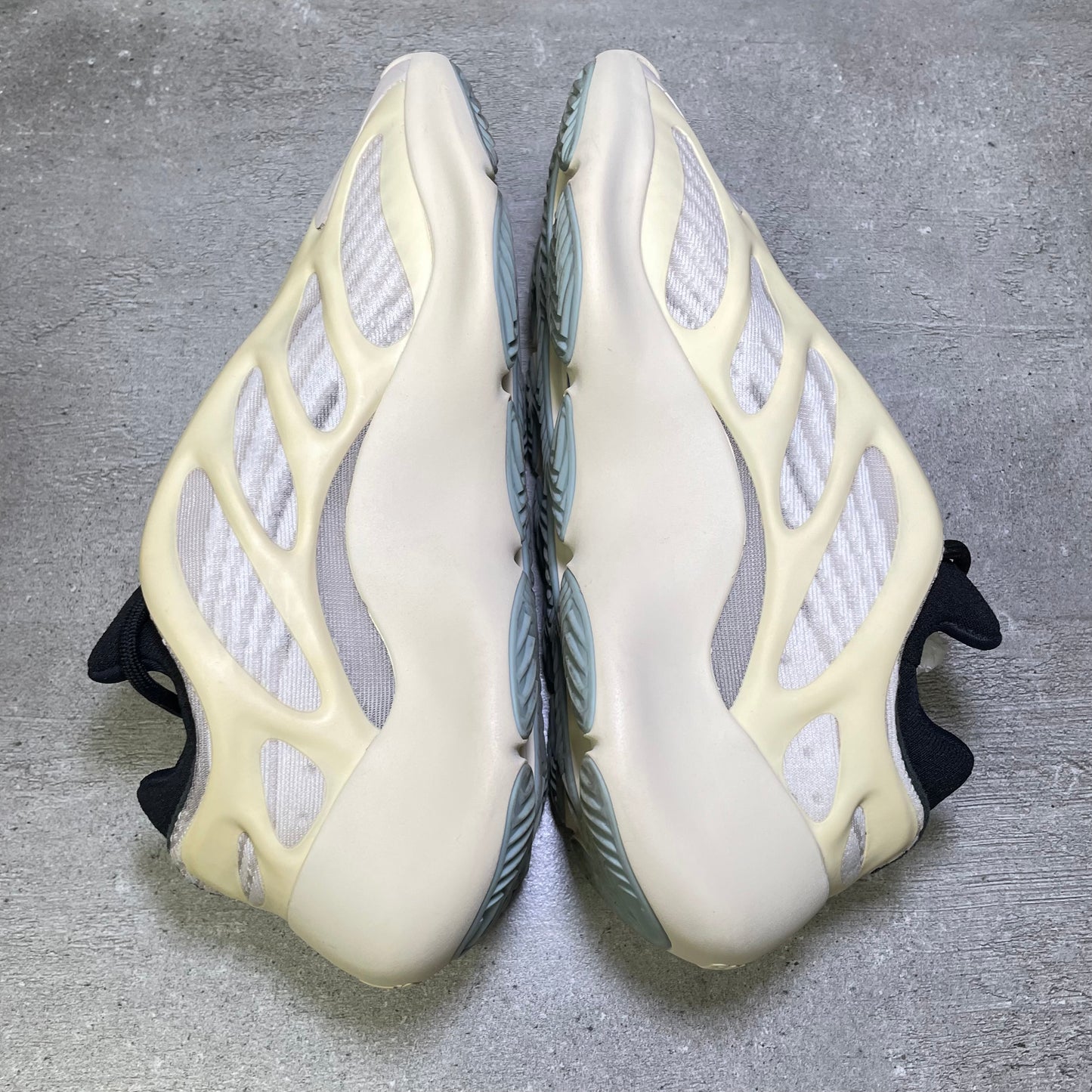 Yeezy 700 Azael (38.5EU)