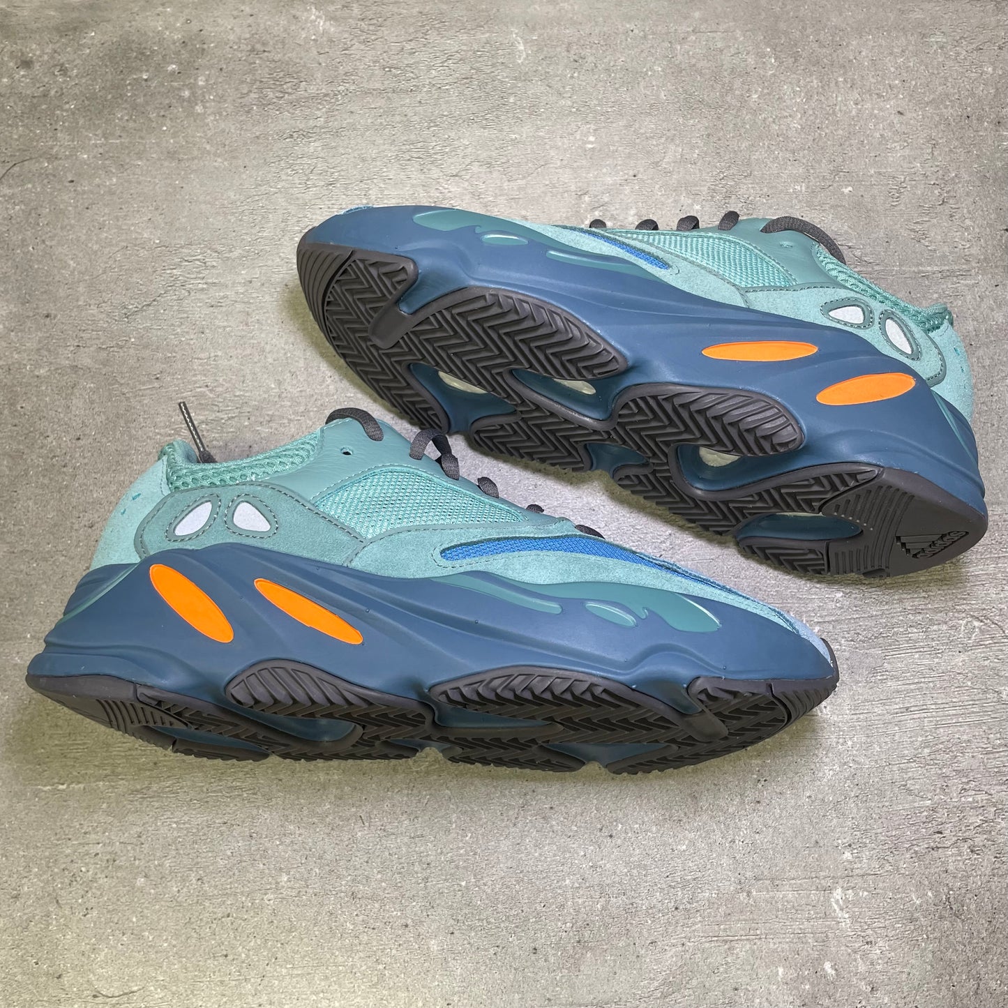 Yeezy 700v2 Fadeazure (40EU)