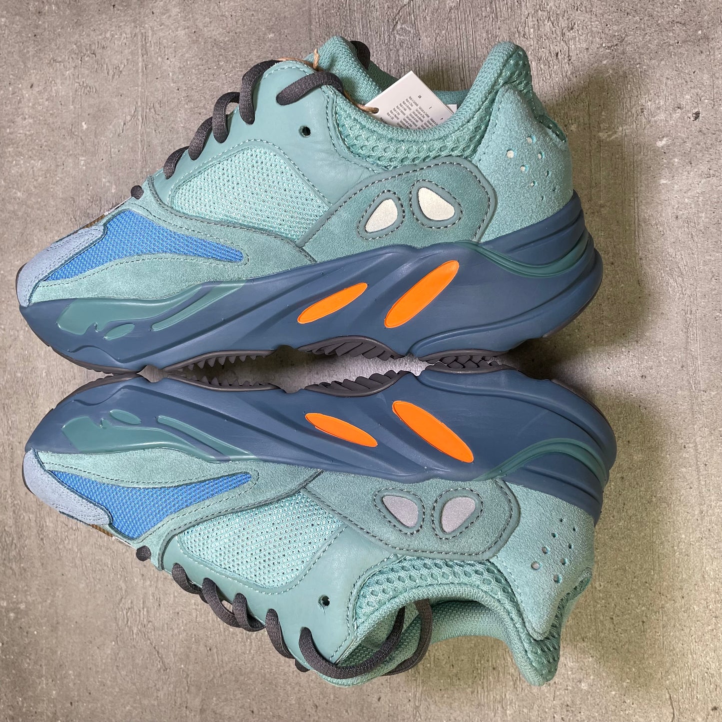 Yeezy 700v2 Fadeazure (40EU)