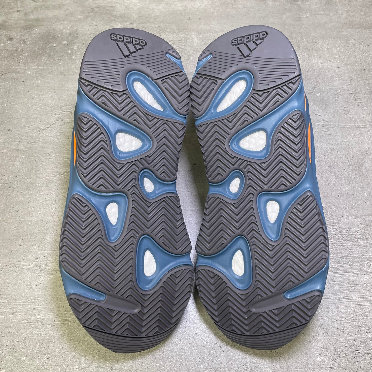 Yeezy 700v2 Fadeazure (40EU)