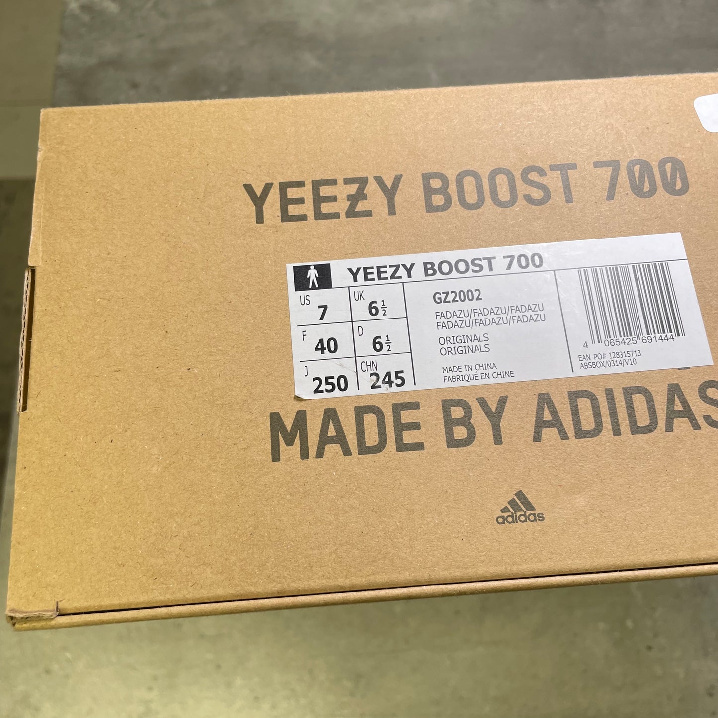Yeezy 700v2 Fadeazure (40EU)