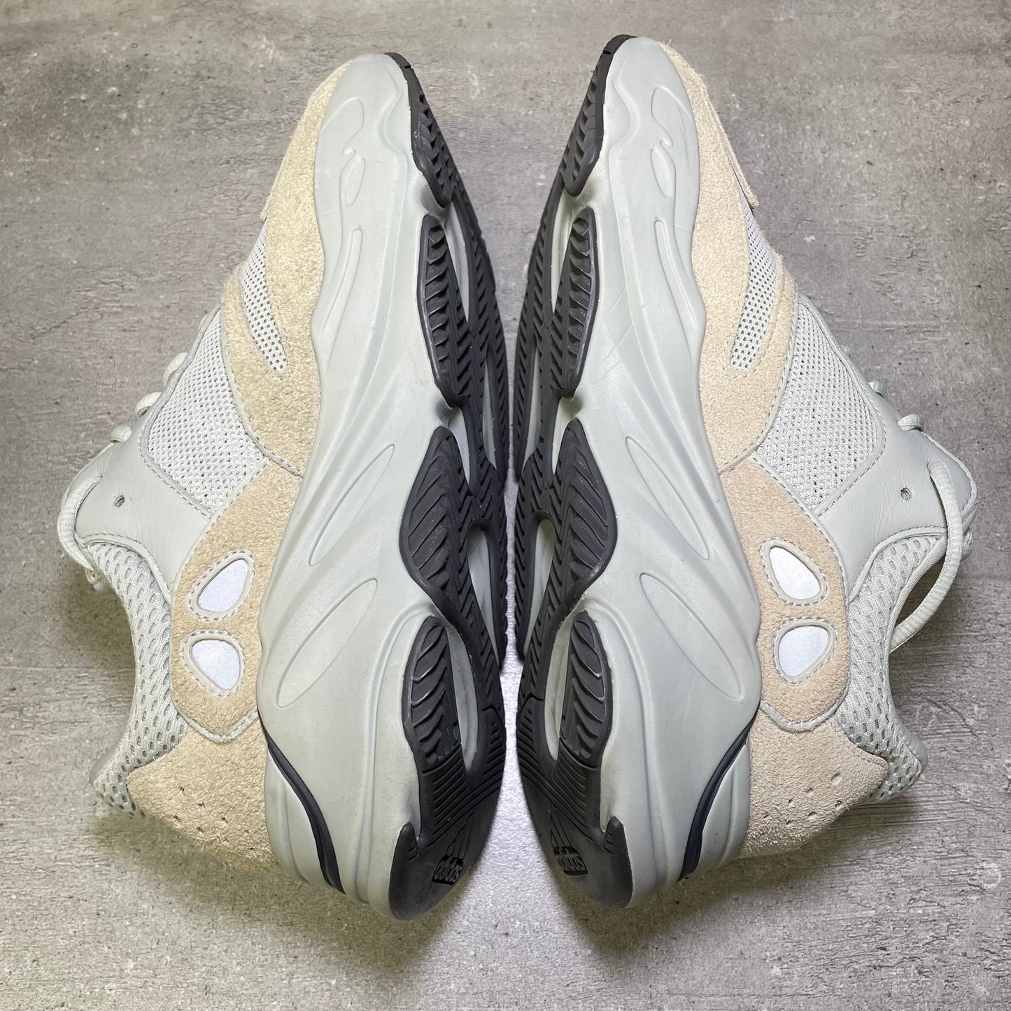 Yeezy 700 Static (44EU)