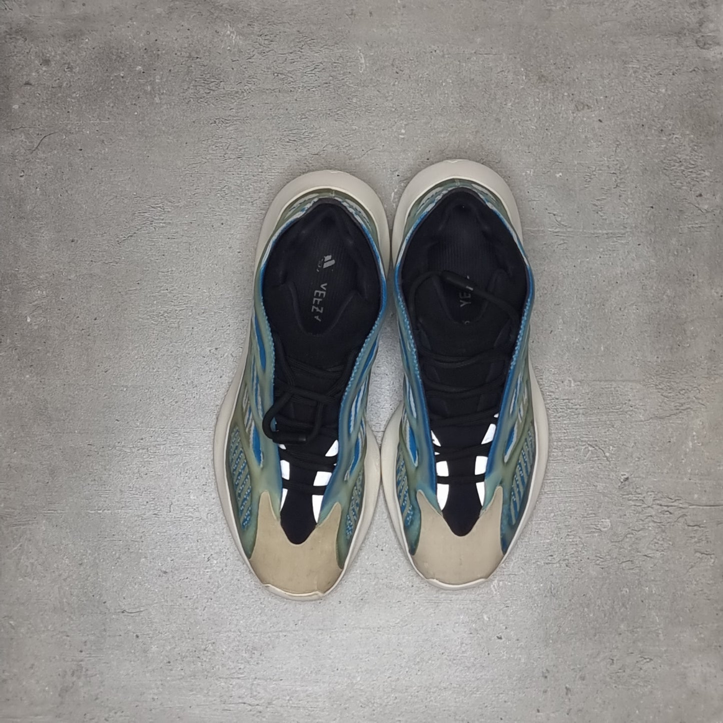 Yeezy 700 V3 Azareth (45.5EU)