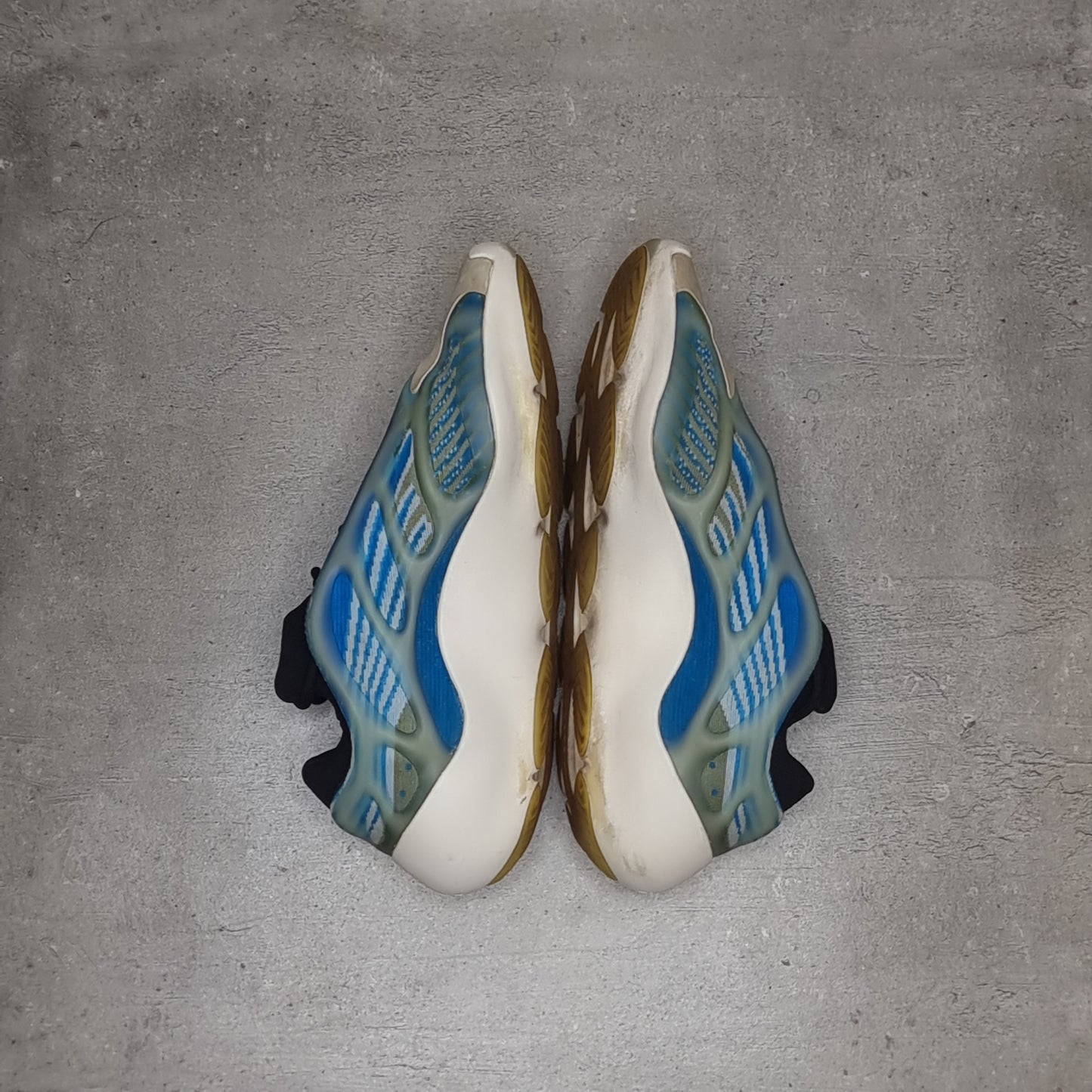 Yeezy 700 V3 Azareth (45.5EU)