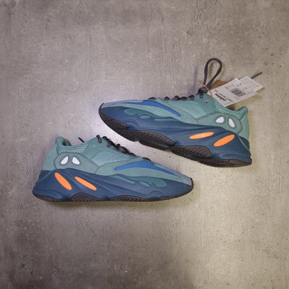 Yeezy 700v2 Fadeazure (38.5EU)