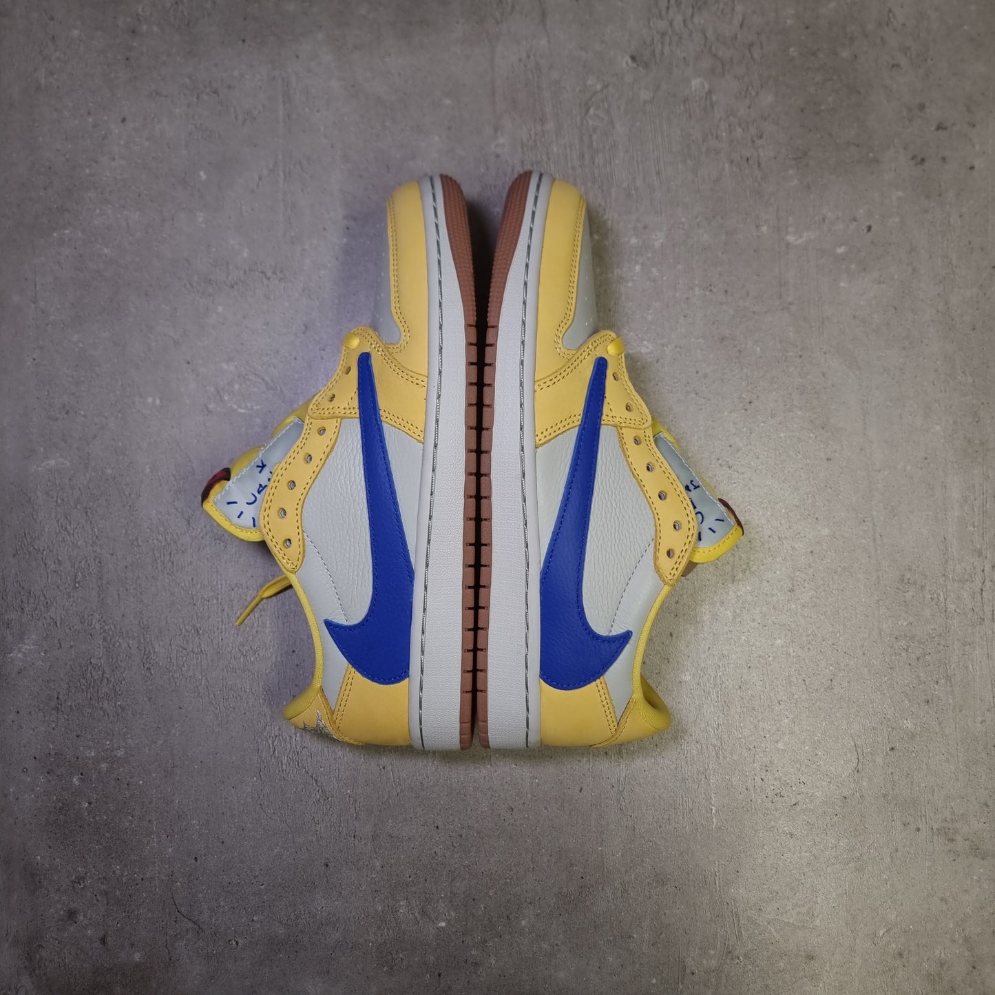 Jordan 1 Low Travis Scott Canary (40EU)