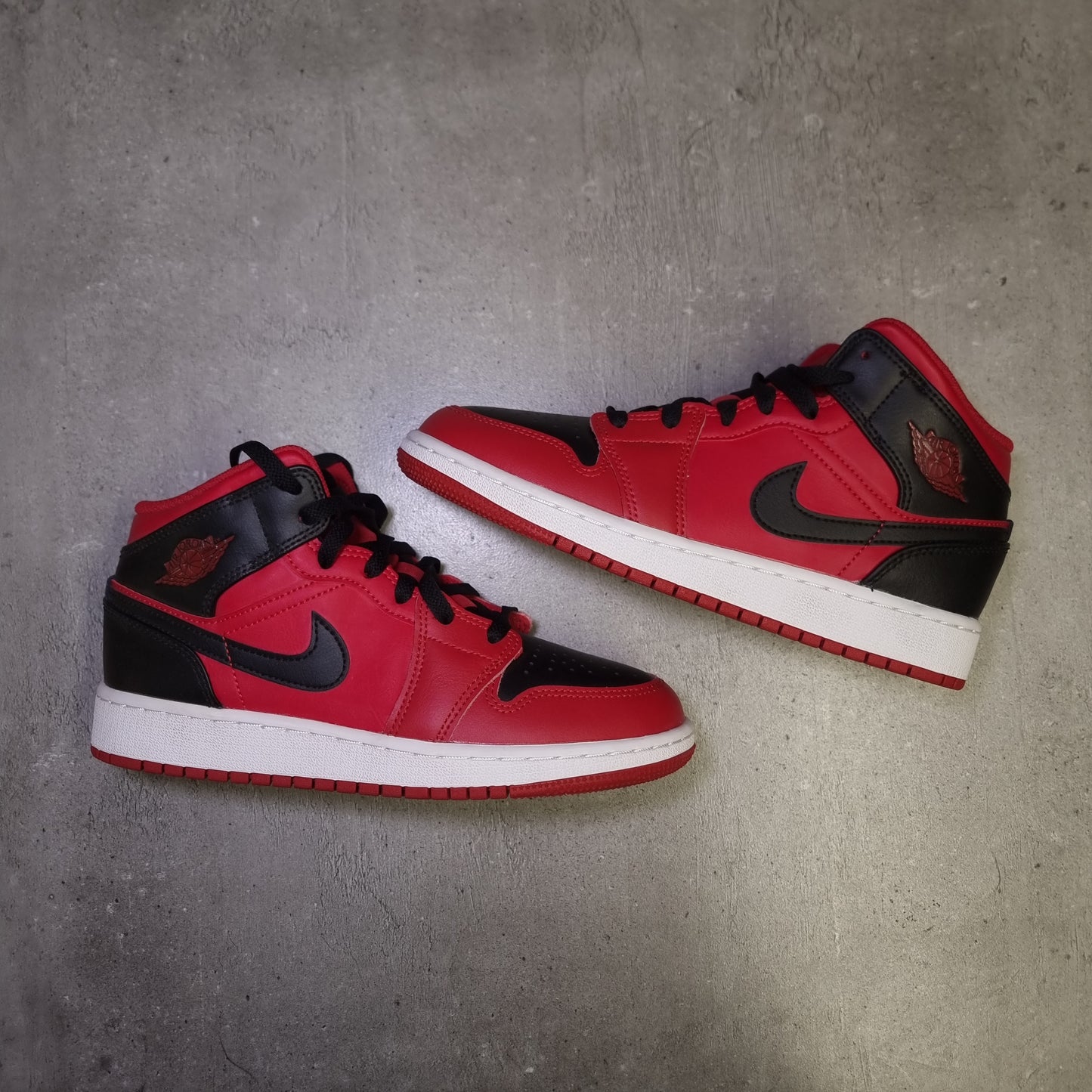 Jordan 1 Mid Red Black (37.5EU)