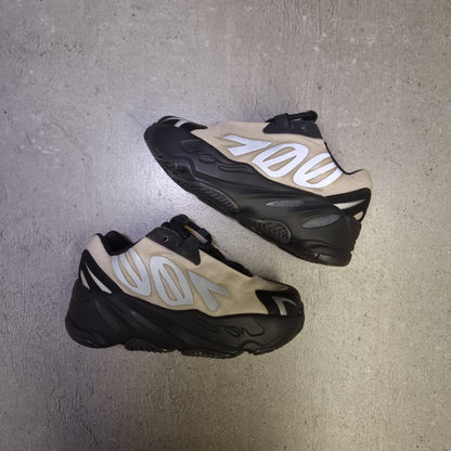 Yeezy 700 MNVN Bone (20EU)