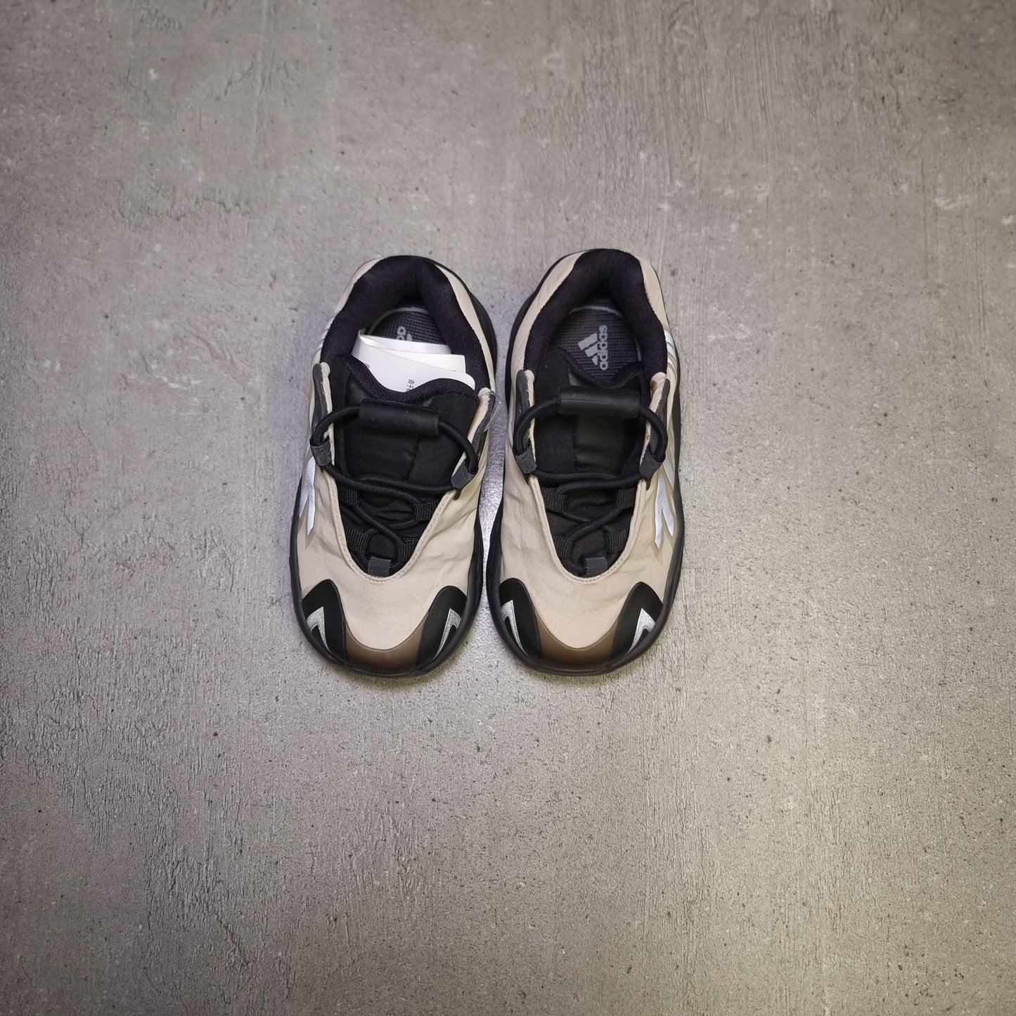 Yeezy 700 MNVN Bone (20EU)