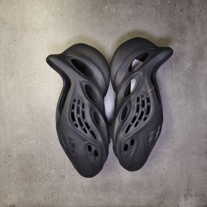 Yeezy Foam Onyx (43EU)