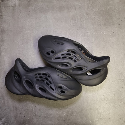 Yeezy Foam Onyx (43EU)