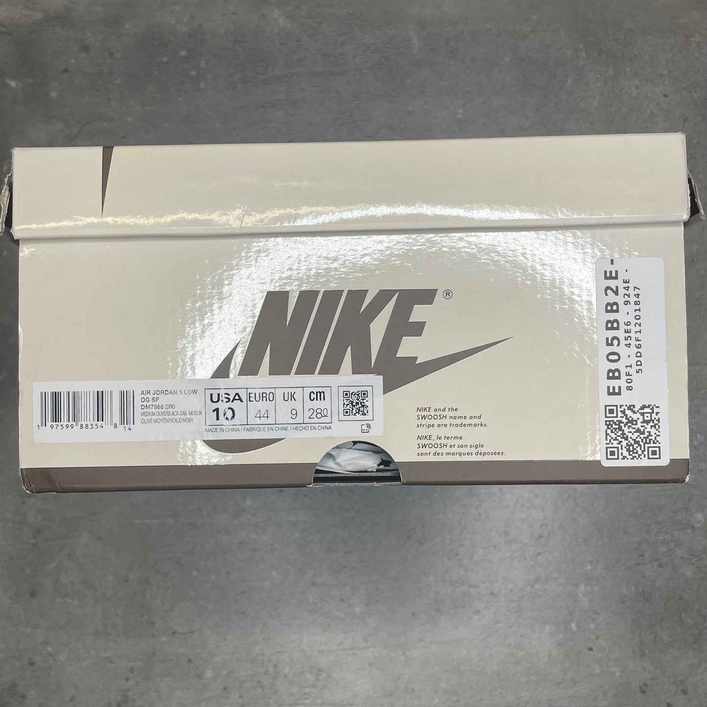 Jordan 1 Low Travis Medium Olive (44EU)