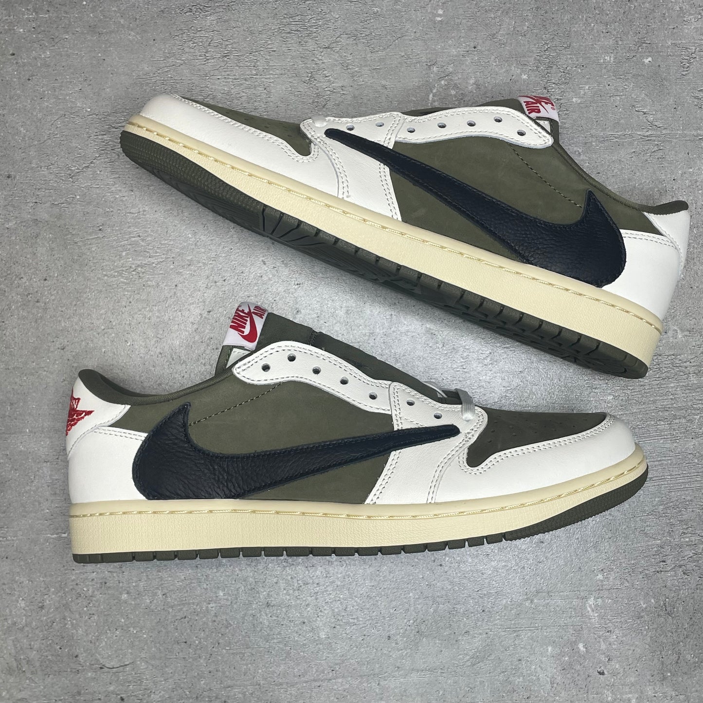 Jordan 1 Low Travis Medium Olive (44EU)