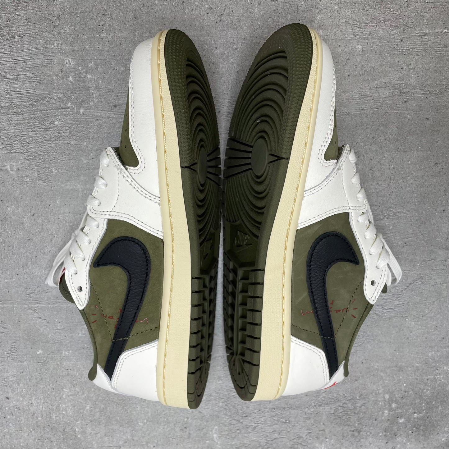 Jordan 1 Low Travis Medium Olive (38.5EU)