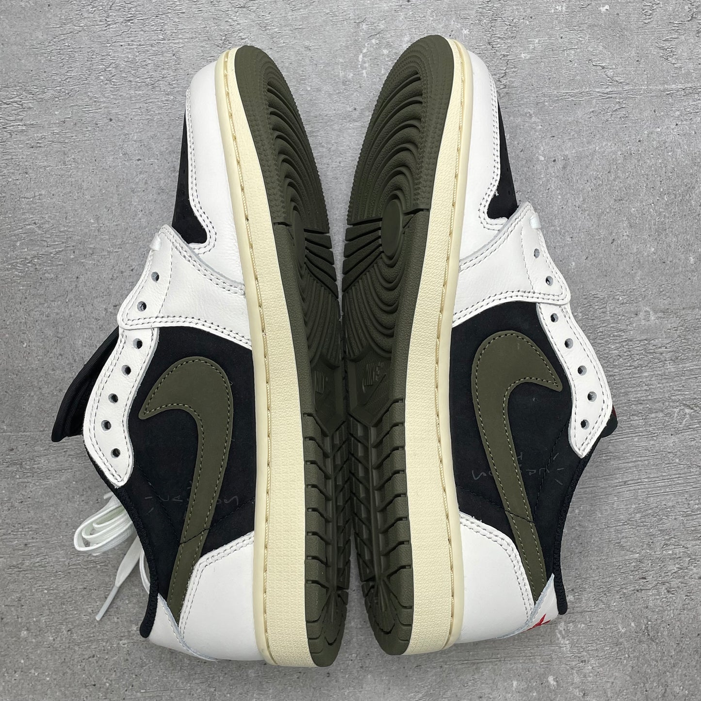 Jordan 1 Low Travis Scott Olive (39EU)