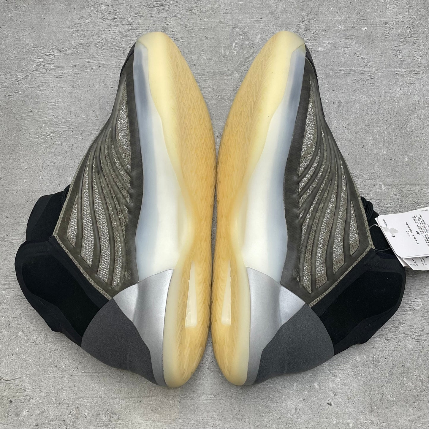 Yeezy QNTM Barium (40EU)