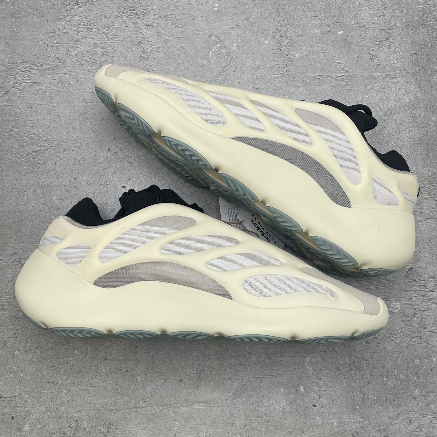 Yeezy 700 Azael (44.5EU)