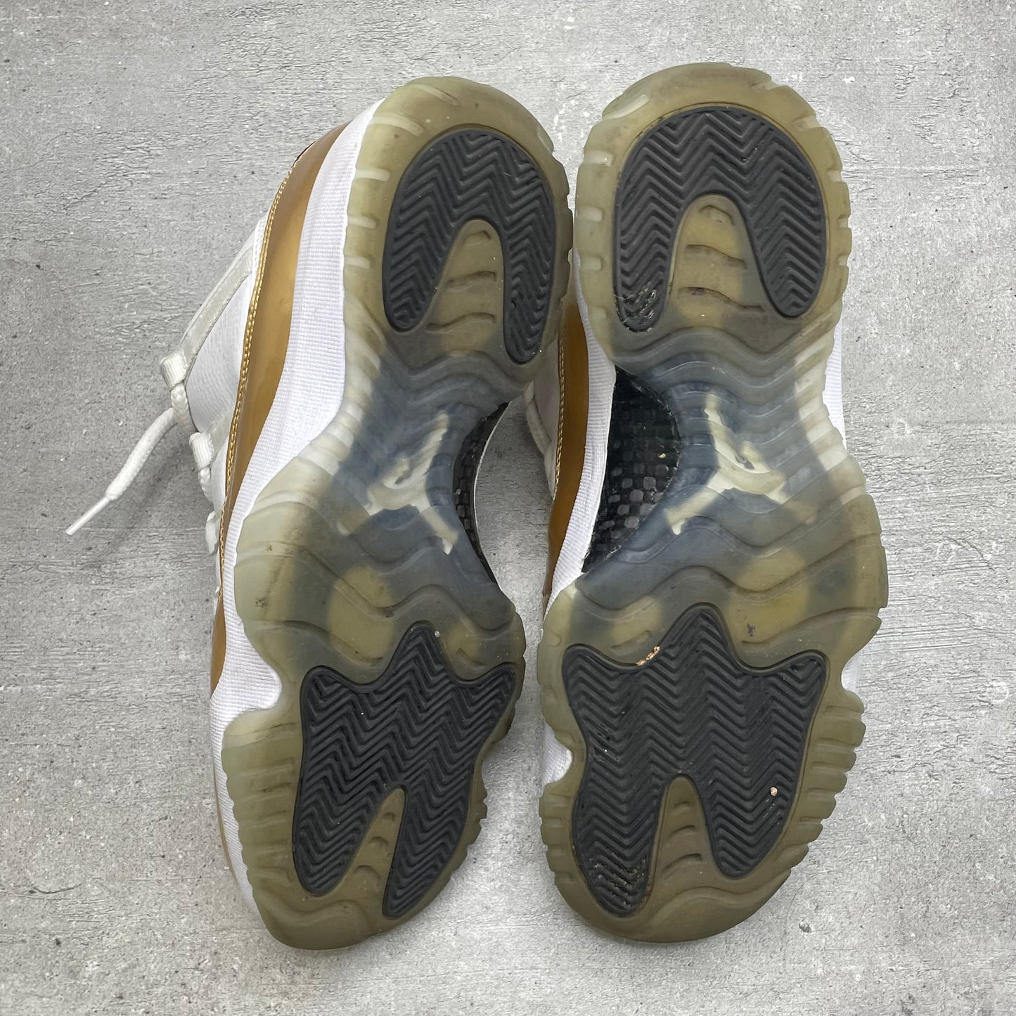 Jordan 11 Gold (42.5EU)