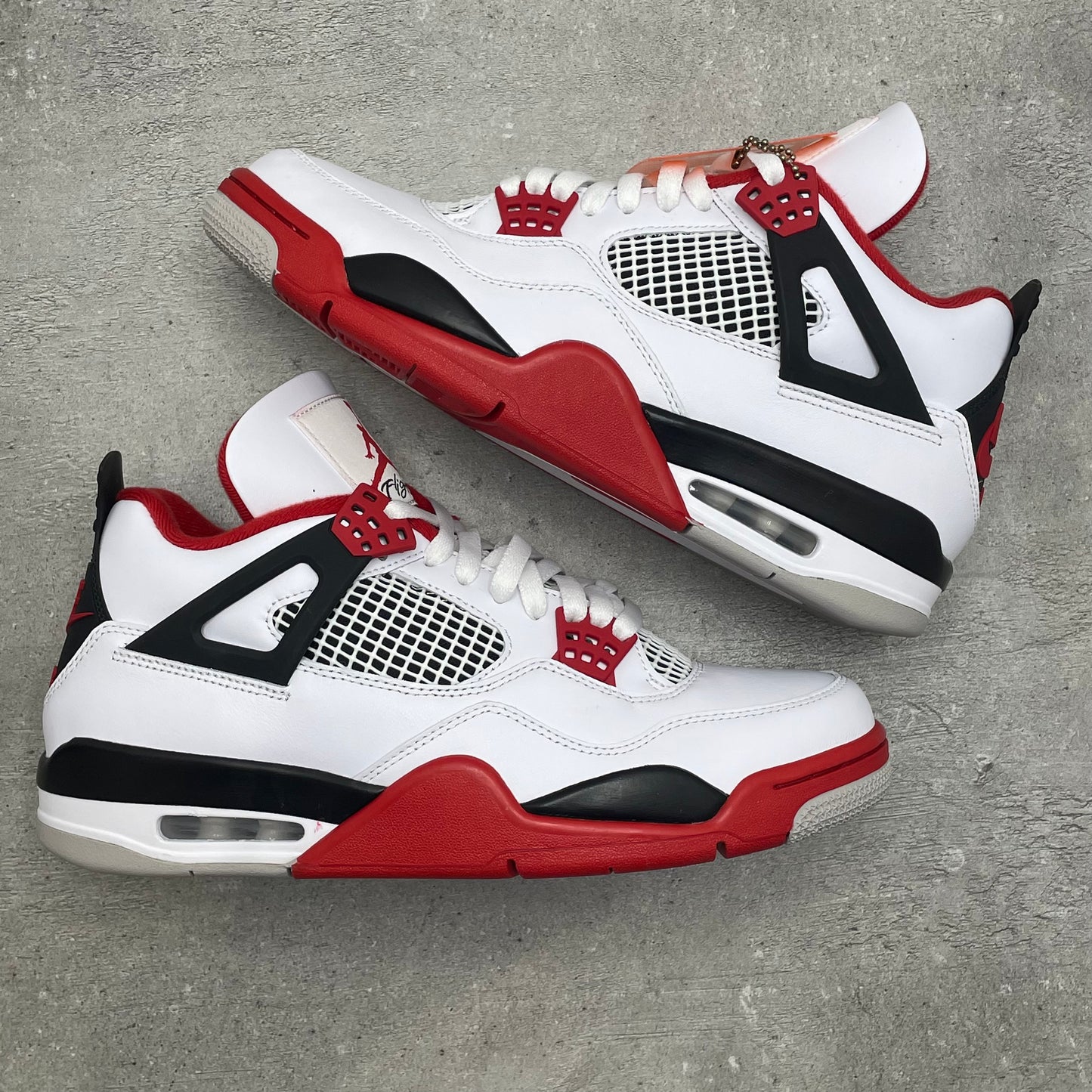 Jordan 4 Fire Red (44EU)