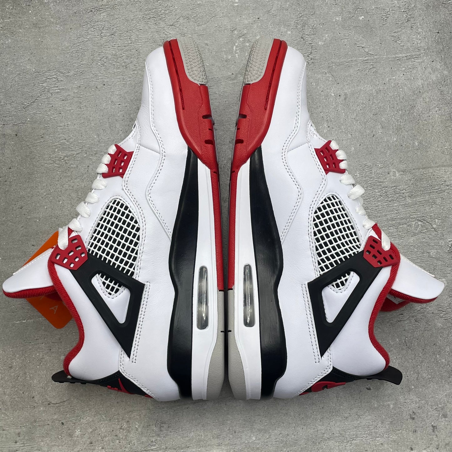 Jordan 4 Fire Red (44EU)