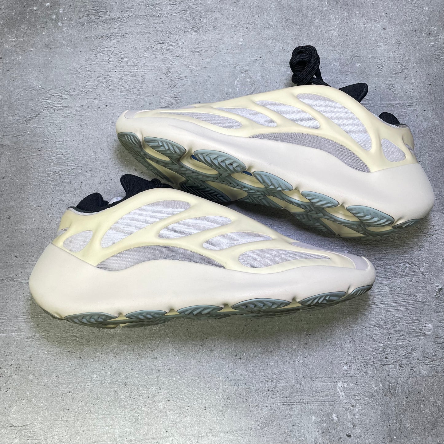 Yeezy 700 Azael (38.5EU)