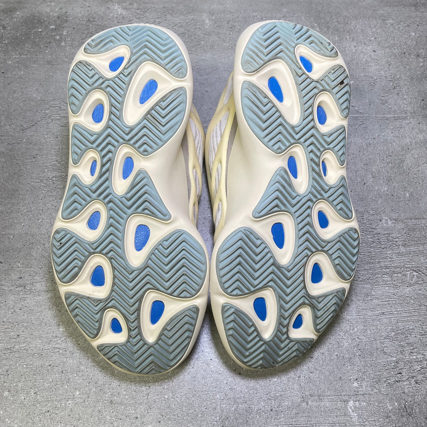 Yeezy 700 Azael (38.5EU)