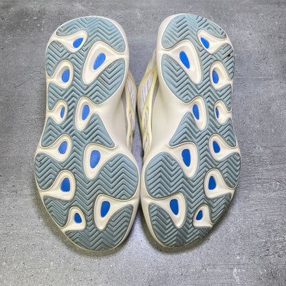 Yeezy 700 Azael (38.5EU)
